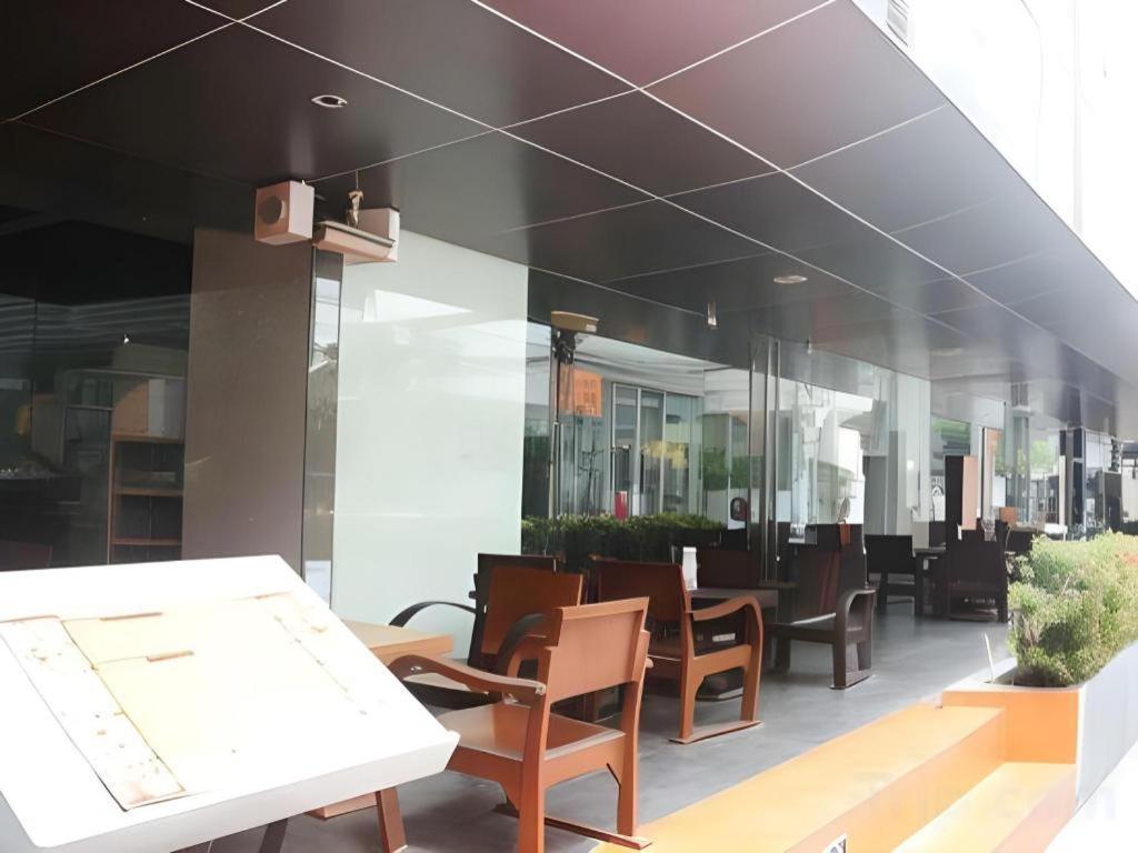 The Heritage Silom Hotel Banguecoque Exterior foto